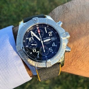 100 % AUTHENTIC BREITLING AVENGER SKYLAND WATCH!